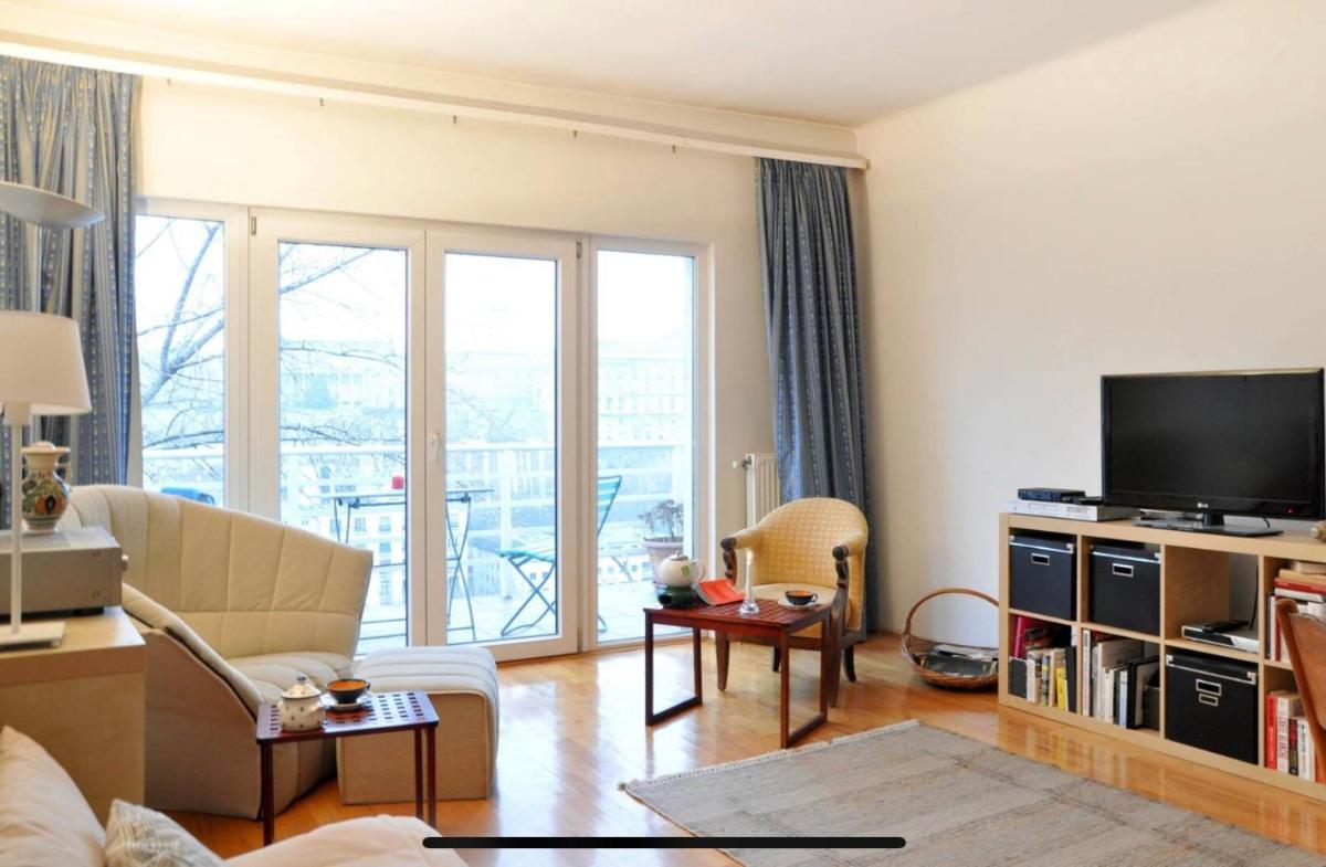 Luxury Apartment with balcony view on Caslte - Housity
