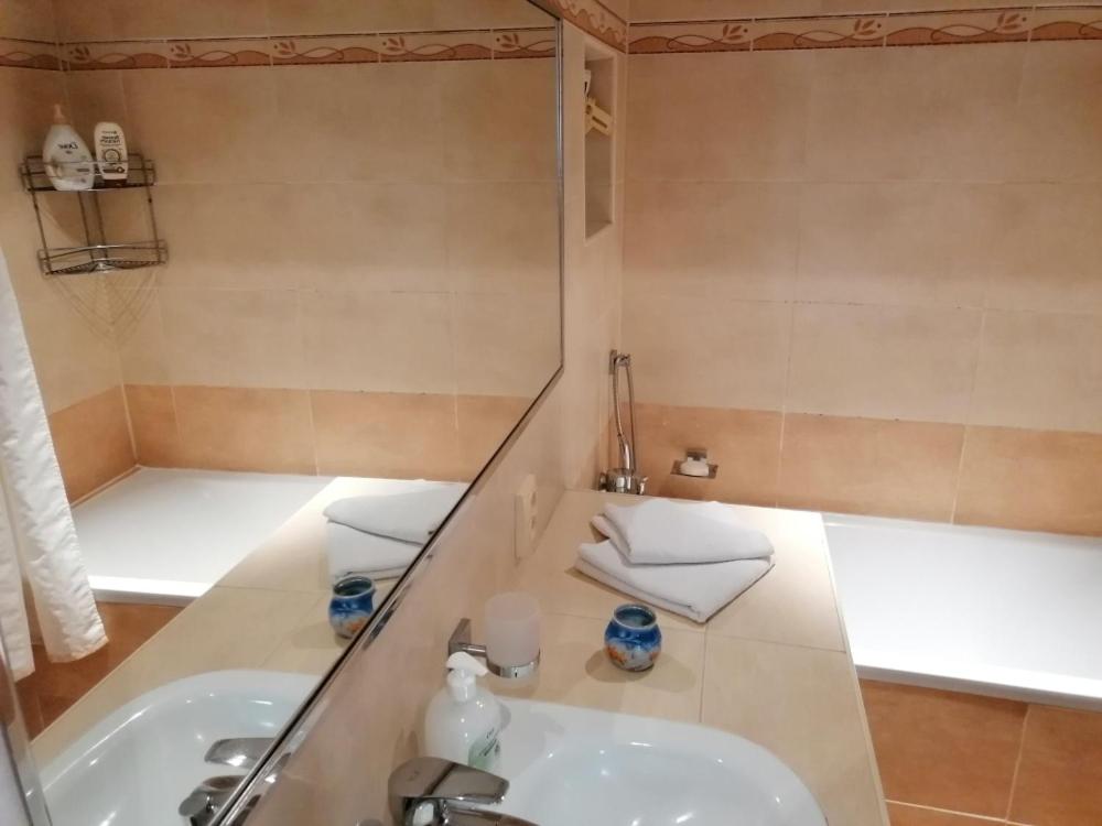 Soukromý byt 2+KK Vysočany,10 min od centra Prahy. - Housity