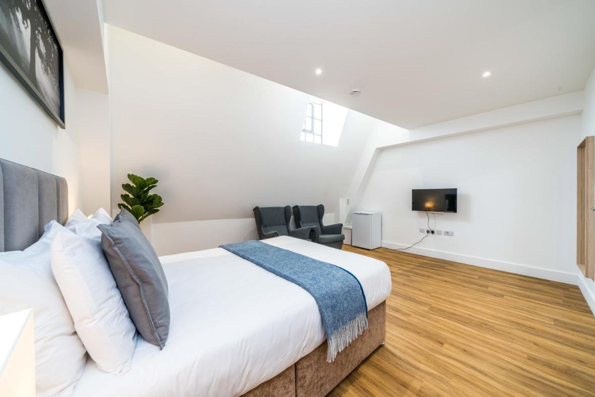 Equitable Hotel - Housity