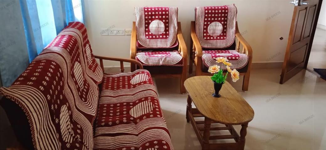 Sea Breeze Homestay with pool - Housity