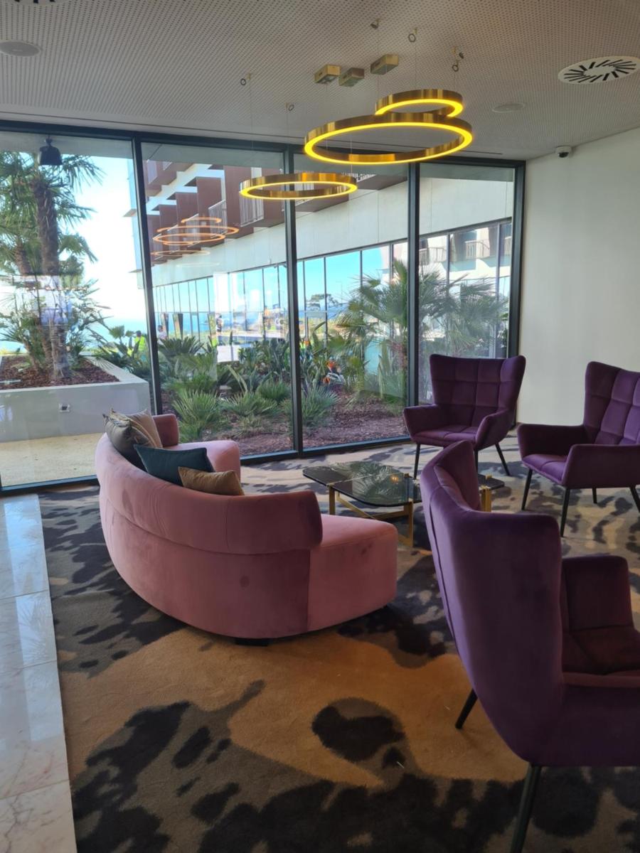 Uma área de estar em Sines Sea View Business & Leisure Hotel