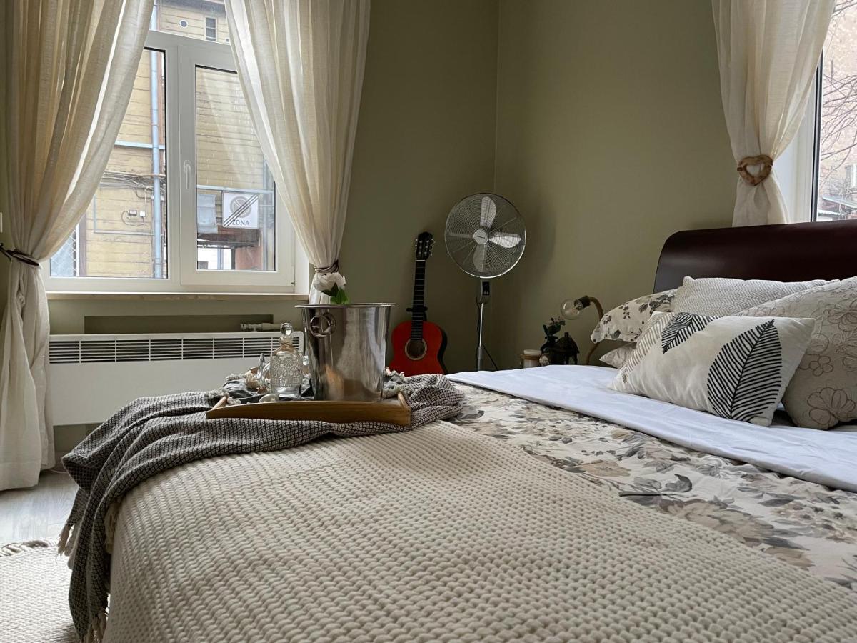 Exquisite 1Br Apts in City Center w Parking - Housity