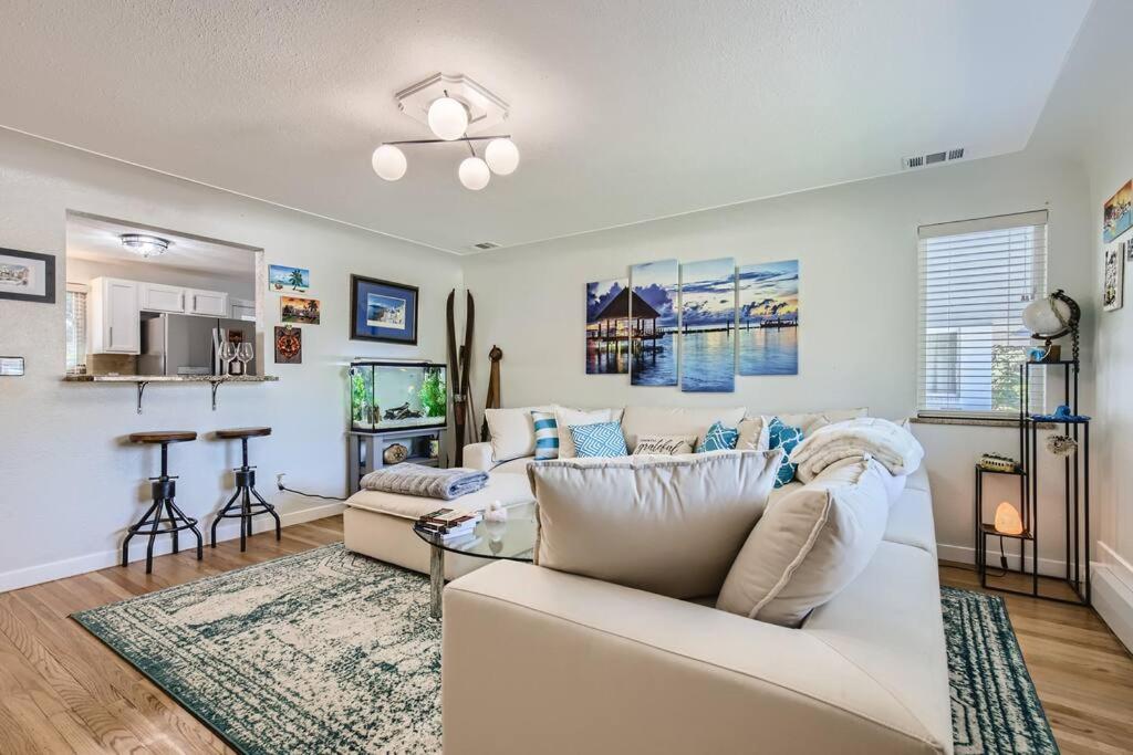 The Hen House, Hot Tub, Sleeps 10 - Housity