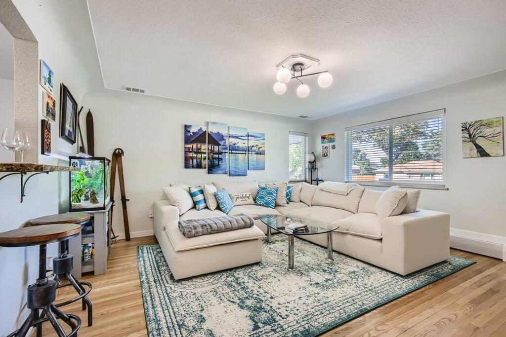 The Hen House, Hot Tub, Sleeps 10 - Housity
