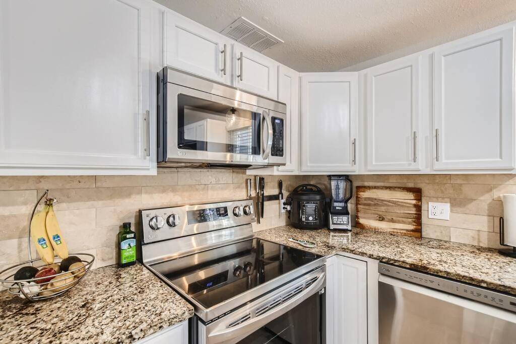 The Hen House, Hot Tub, Sleeps 10 - Housity
