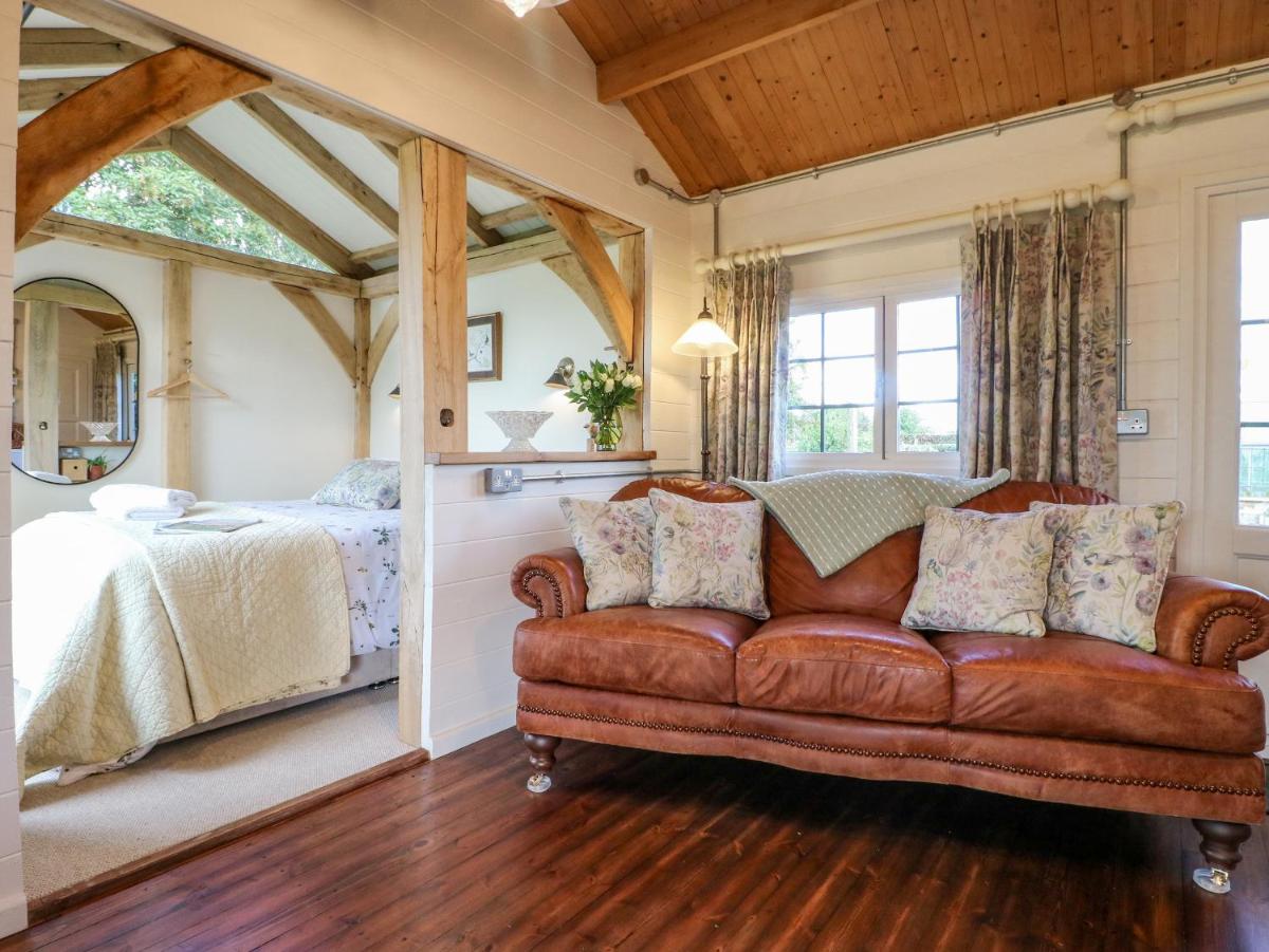 The Jenny Wrennery - Housity