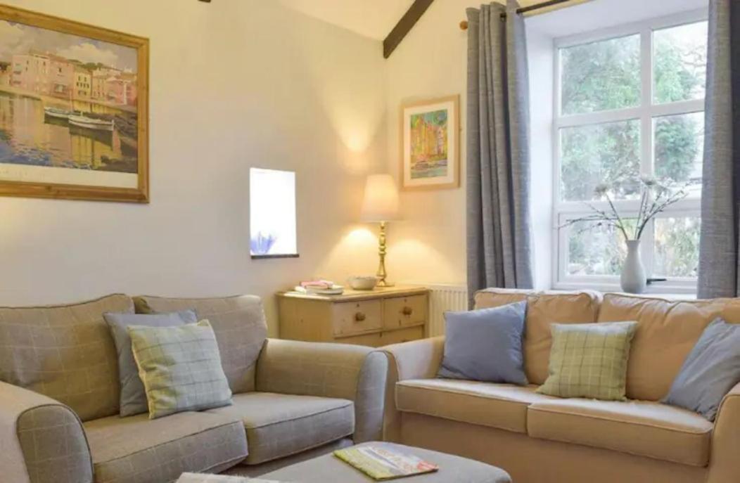 Broadhaven Cottage, Freshwater East, Pembs - Housity
