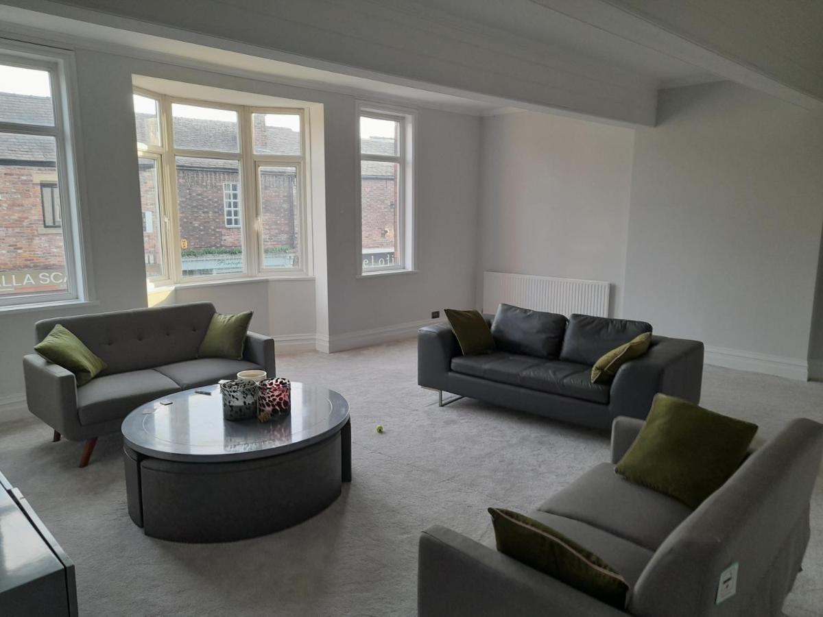 Elegant Spacious 3 Bed- Sleeps 6 -Have a Glamorous Getaway - Housity