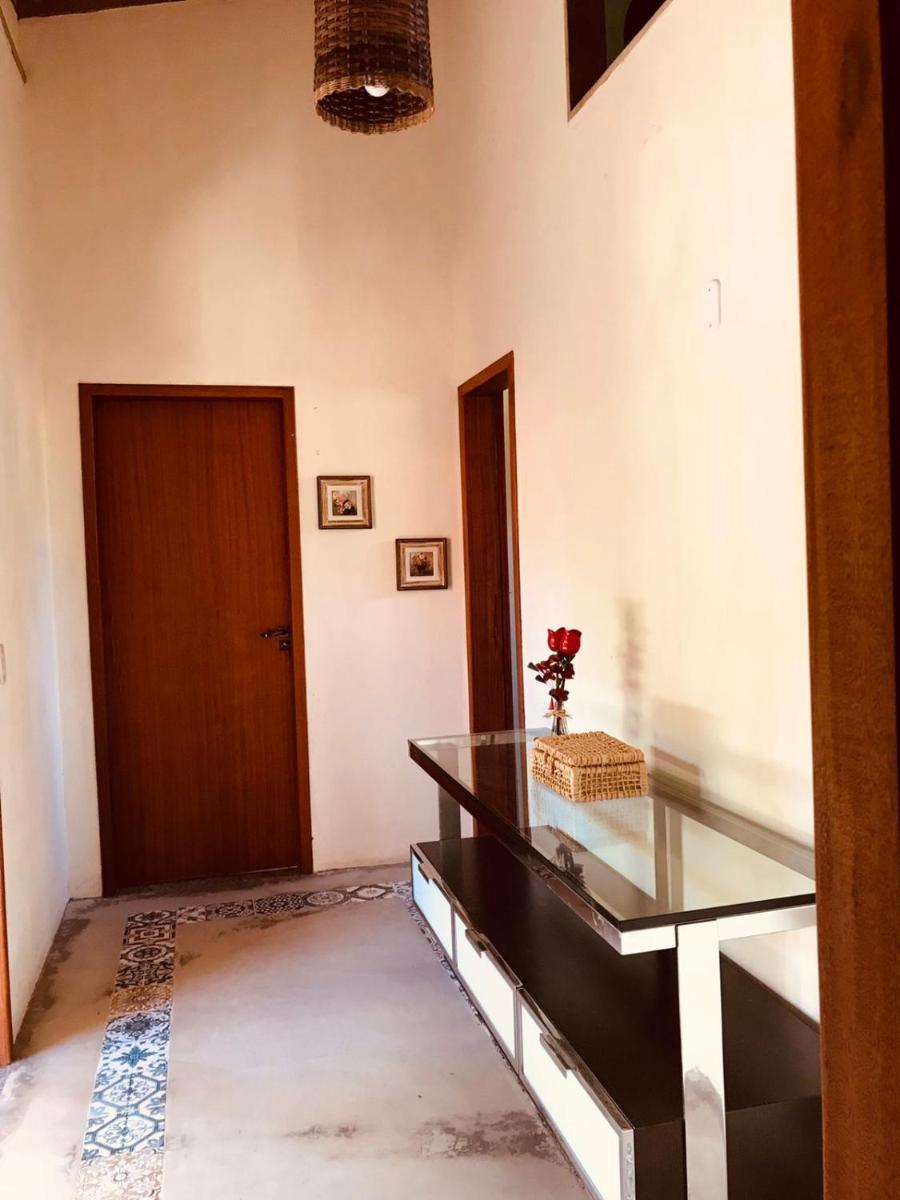 Linda casa perto da praia, com estacionamento - Housity