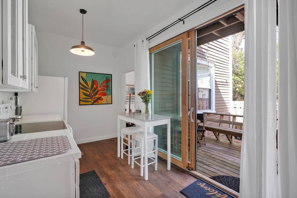 The Benjamin Bryan's Courtyard Suite - Housity