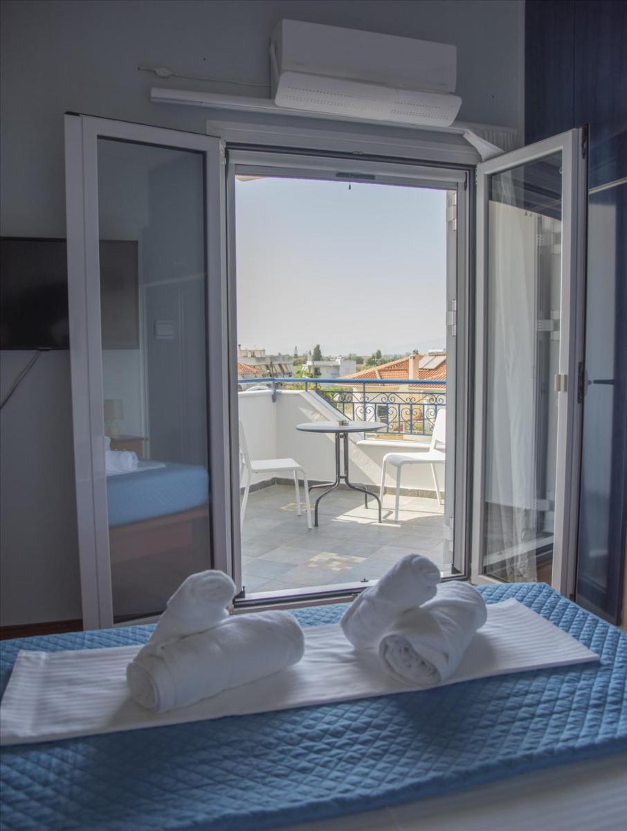 DiplaStoKastro - Housity