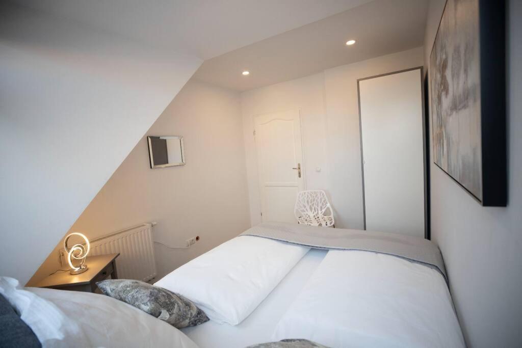 Sunny & large Penthouse with View above Vienna DG6 - Housity