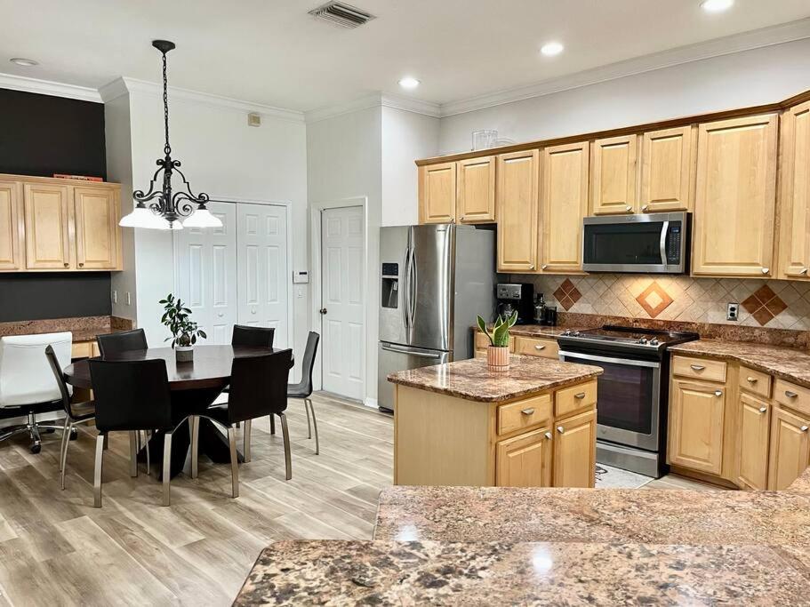 Sandy Oasis 5 bedroom with Pool Sarasota Bradenton - Housity