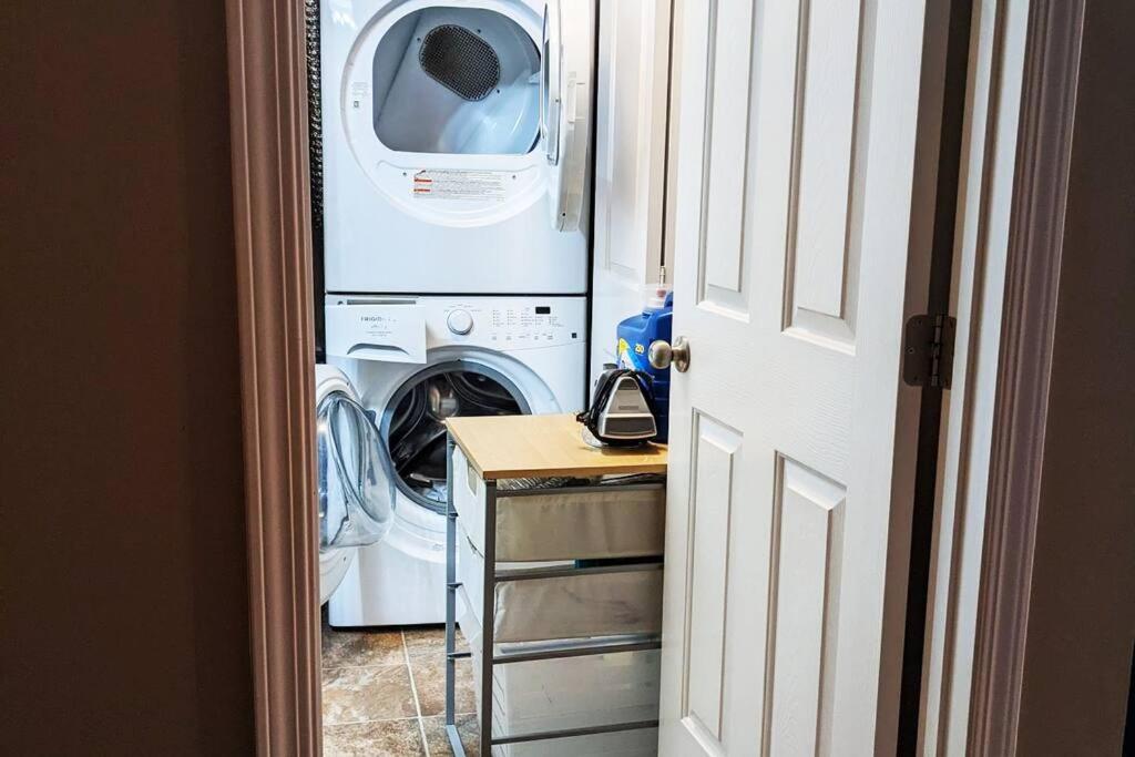 Goldie 1-bedroom Hideout with a Patio - Housity