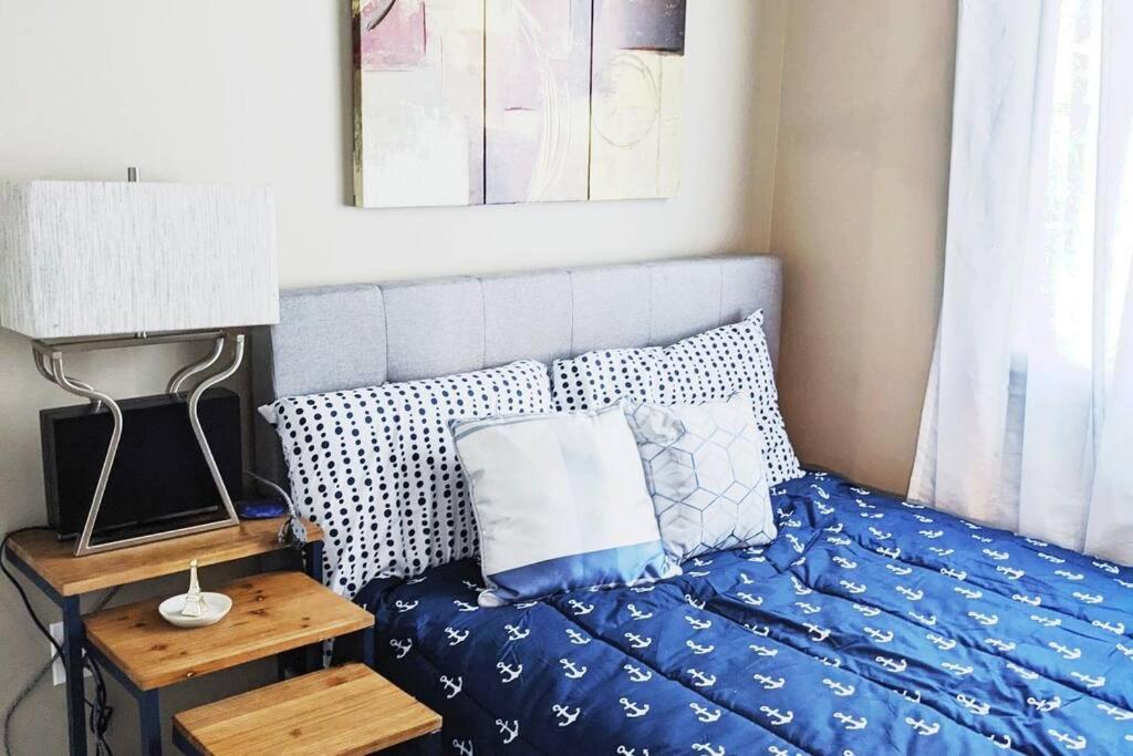 Goldie 1-bedroom Hideout with a Patio - Housity