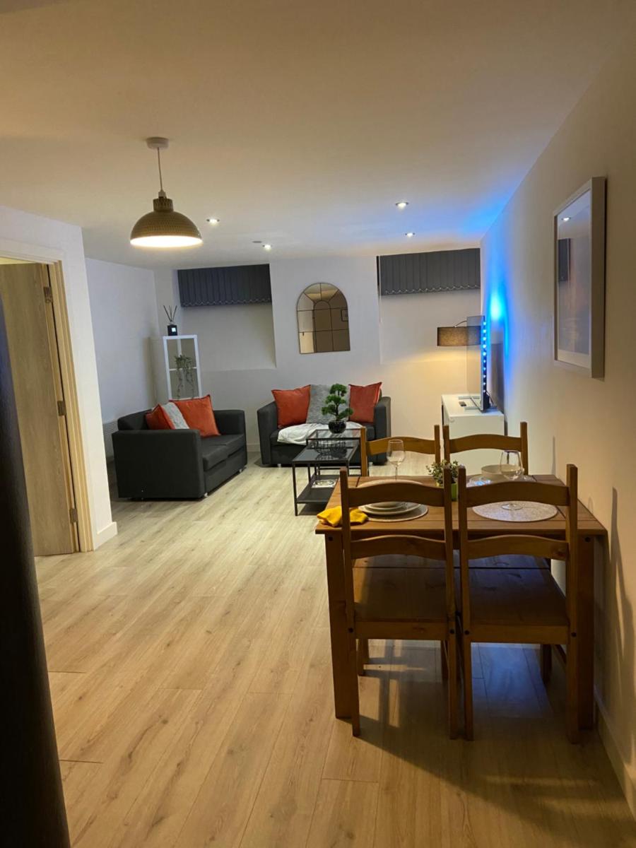 Home From Home Cosy 2 Bed Apartment - Housity