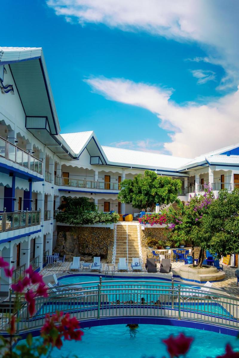 Suitetrails - Santiago Cove Hotel and Restaurant