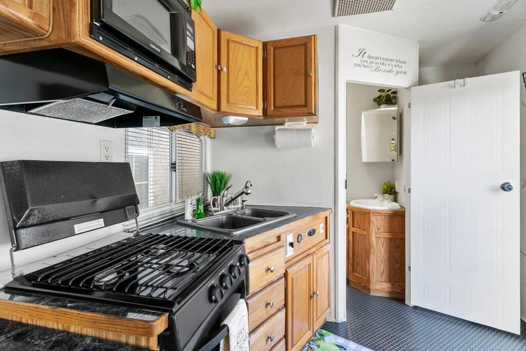 Comfy Camper--Group, Family, Kid, & Pet-Friendly - Housity