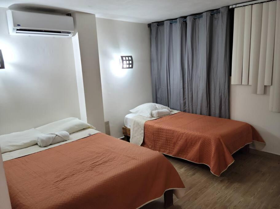 Bonito Departamento con 2 camas con clima, parking, wifi 110mb, ,cocineta, 8 - Housity