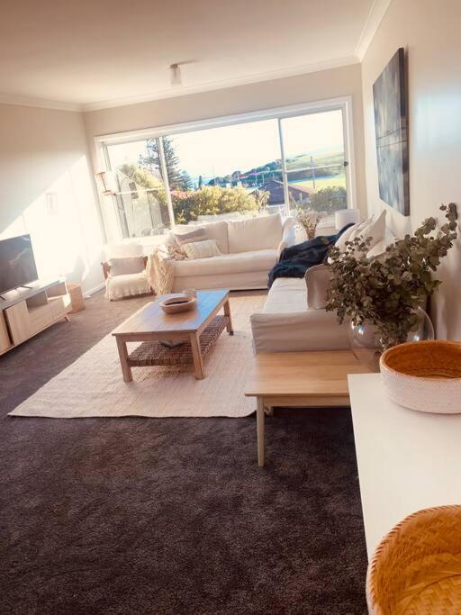 Beautiful 4-bedroom original beach cottage in Port Kembla - Housity