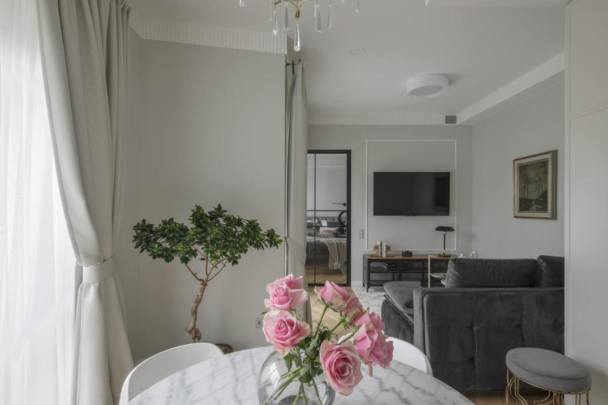IVIS House Classical Apt Vilnius Old Town w balcony - Housity