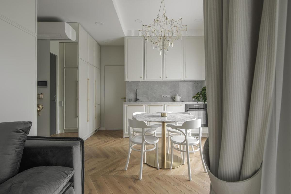 IVIS House Classical Apt Vilnius Old Town w balcony - Housity