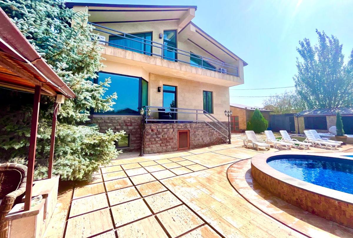 Stunning Villa Private Pool near Yerevan centre - Housity