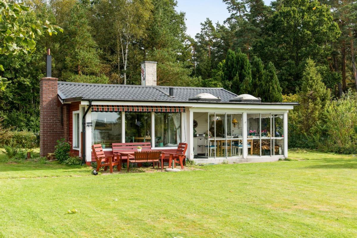 Cottage with own jetty in Ljungbyhed - Housity