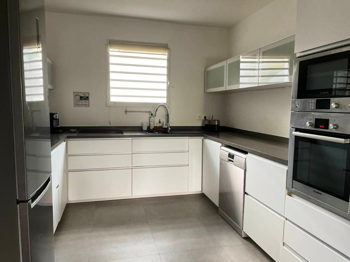 Idyllic Villa with Sea View in Baie Orientale and Private Pool - Housity