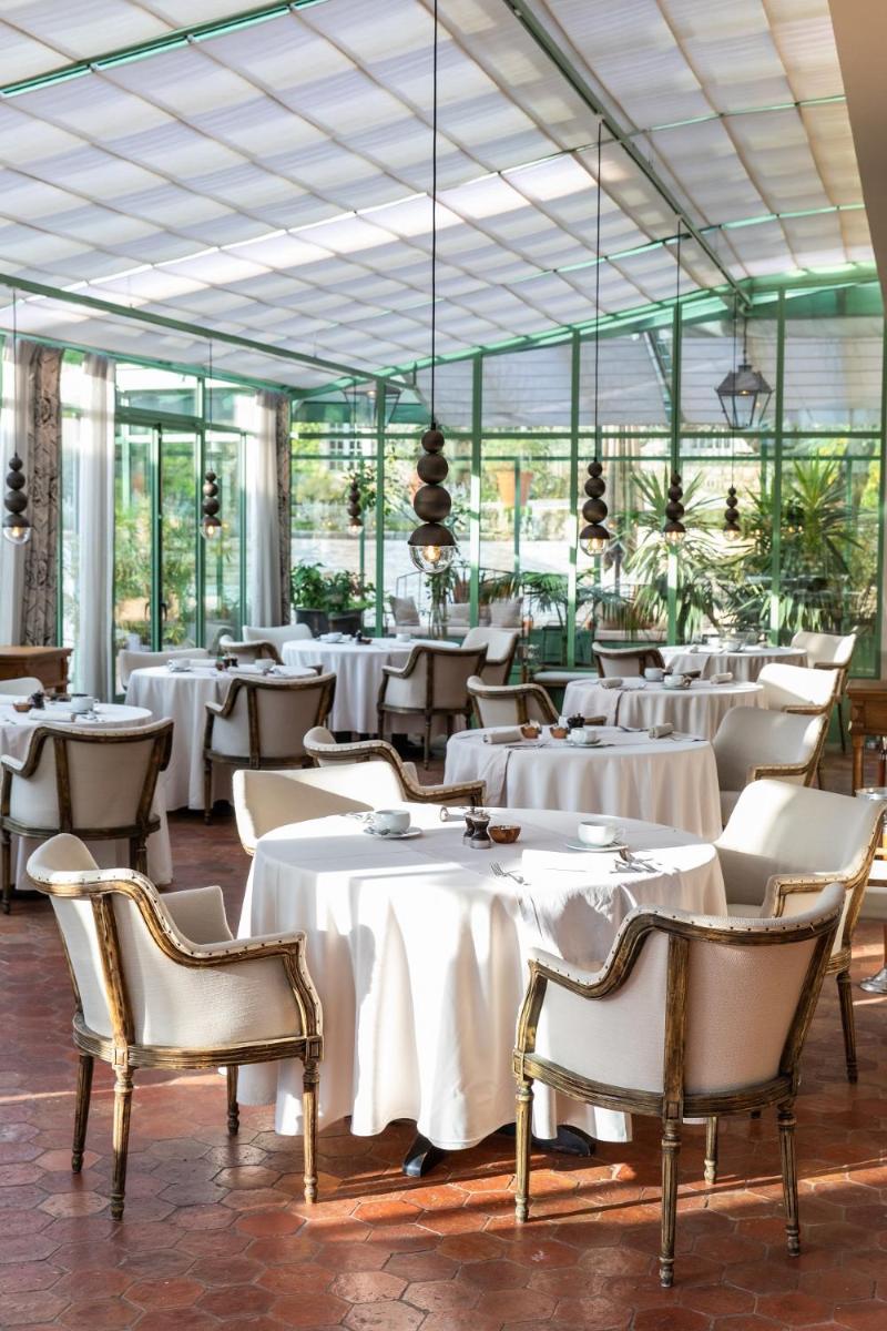 Restaurant ou autre lieu de restauration dans l'établissement Château de Berne