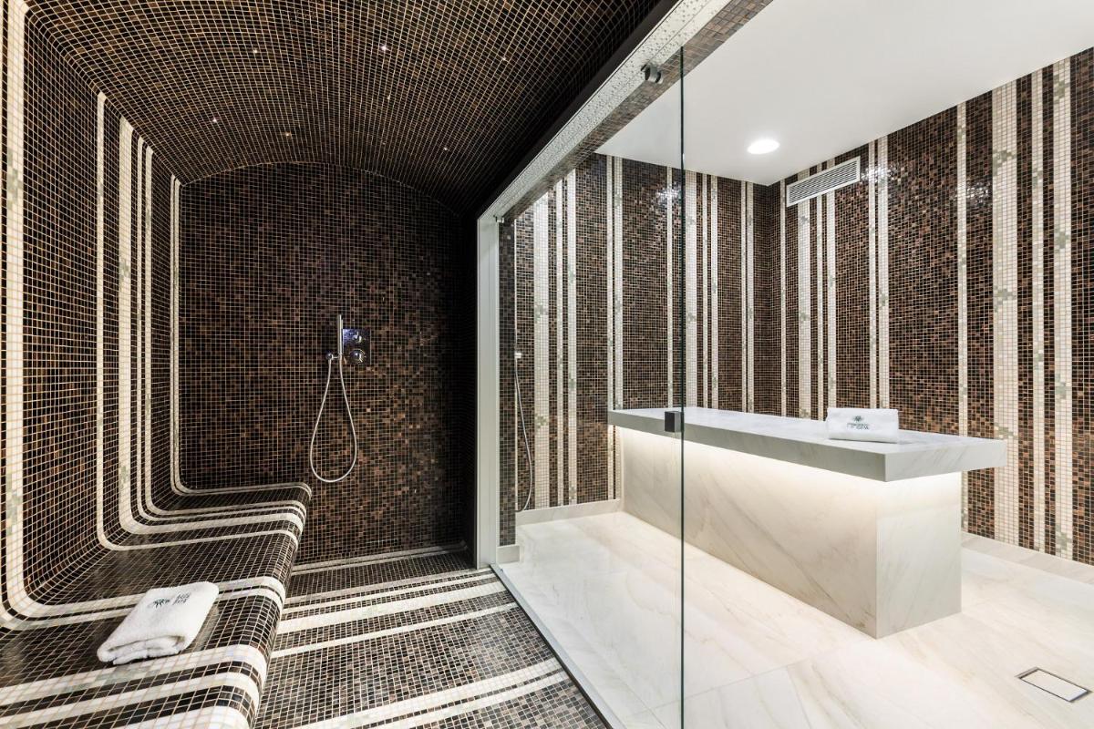 Salle de bains dans l'établissement Château de Berne