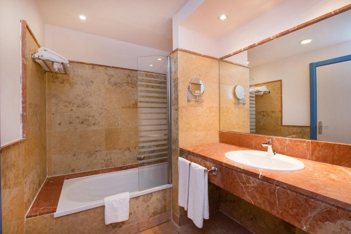 Un baño de Iberostar Waves Playa Gaviotas All Inclusive