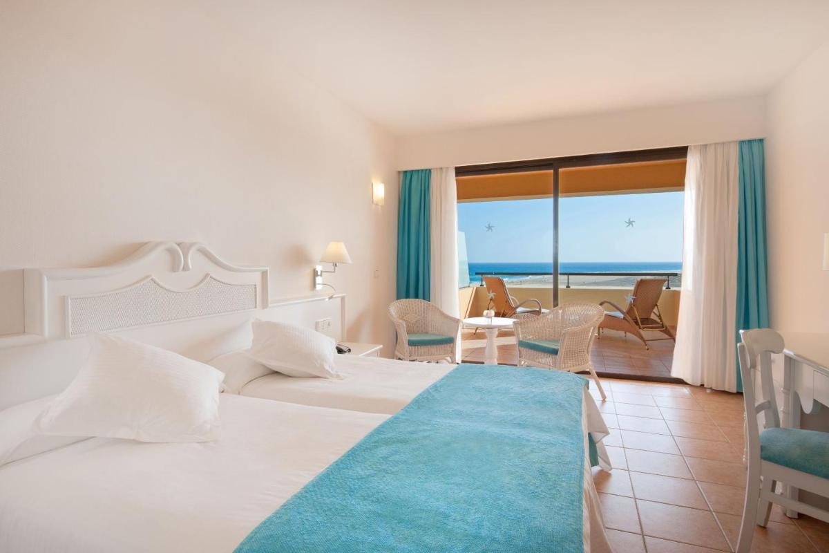 Cama o camas de una habitación en Iberostar Waves Playa Gaviotas All Inclusive