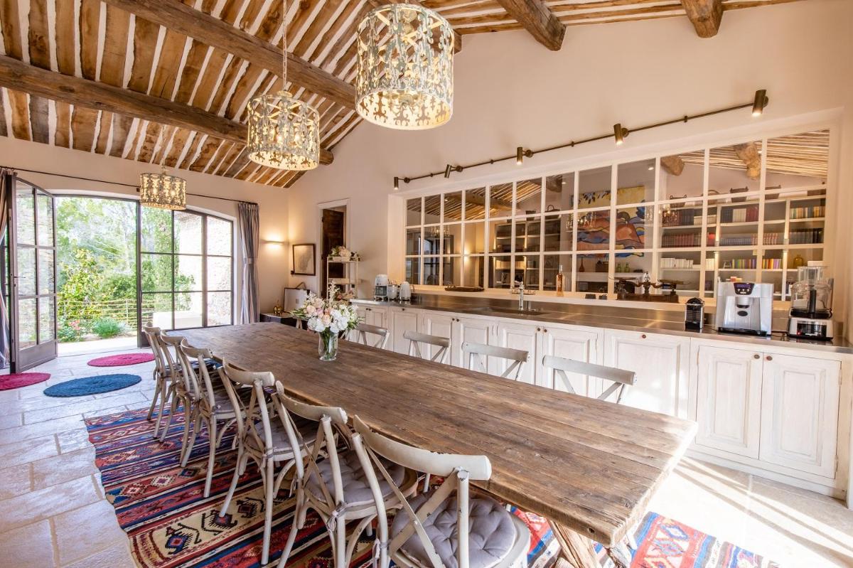 Cuisine ou kitchenette dans l'établissement Château de Berne