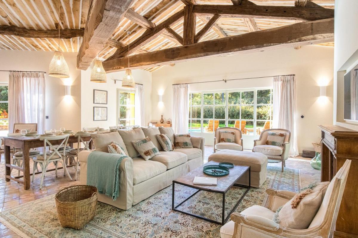 Coin salon dans l'établissement Château de Berne