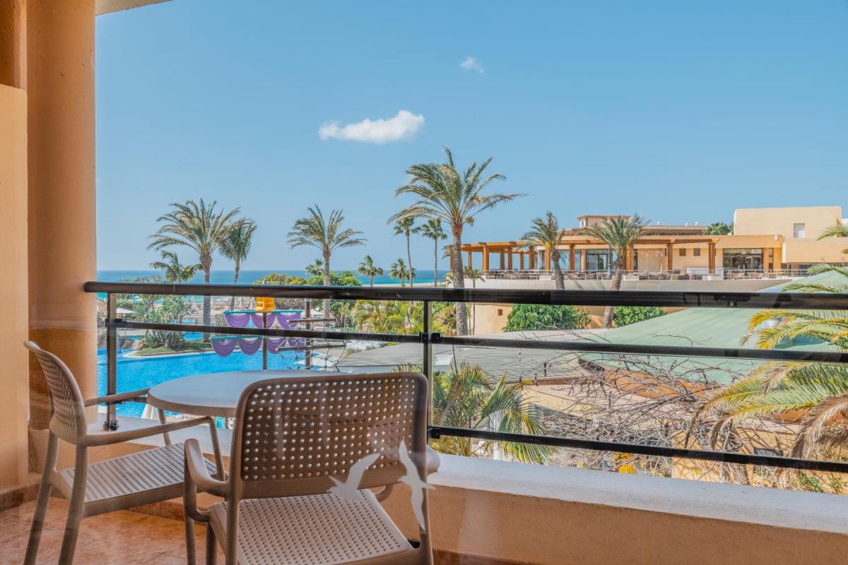 Piscina en o cerca de Iberostar Waves Playa Gaviotas All Inclusive