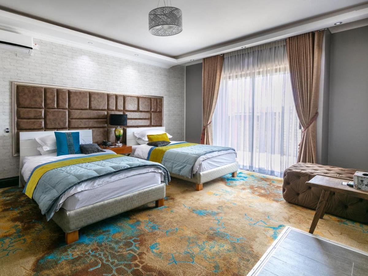 Suitetrails - Madamz Bed & Breakfast