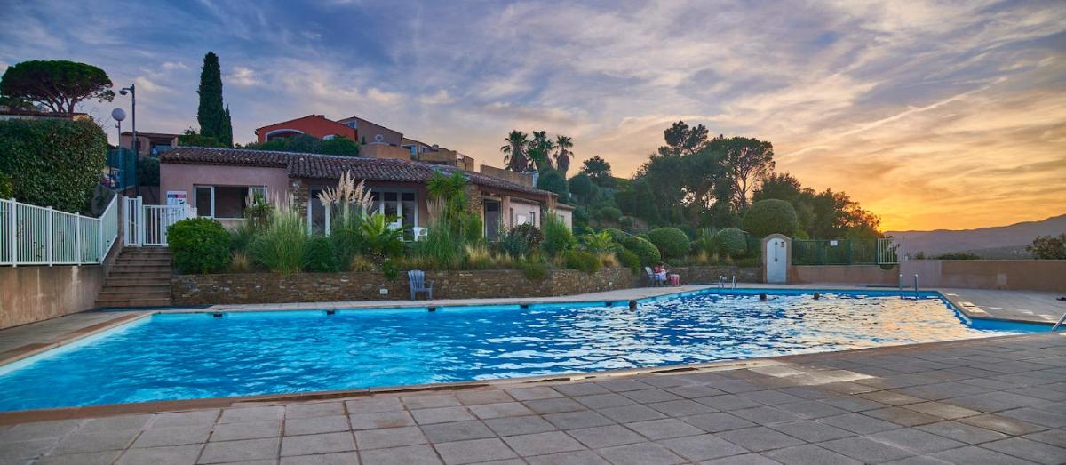 Maison avec très belle vue, golfe de St Tropez, piscine, tennis - Housity