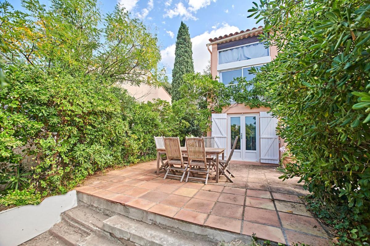 Maison avec très belle vue, golfe de St Tropez, piscine, tennis - Housity