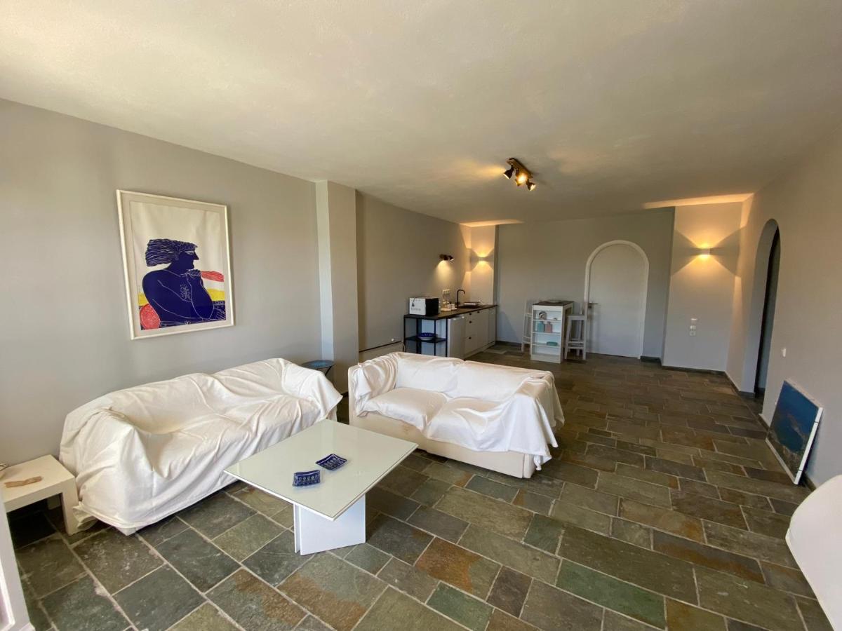 RETREAT VILLA BY THE SEA WITH POOL IN PORTO HELI - Housity
