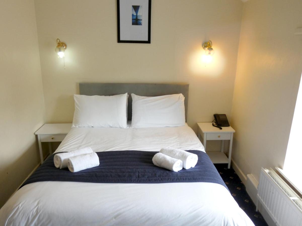 The Riverside Hotel - Housity