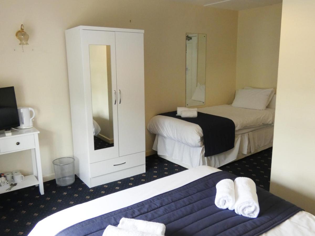 The Riverside Hotel - Housity