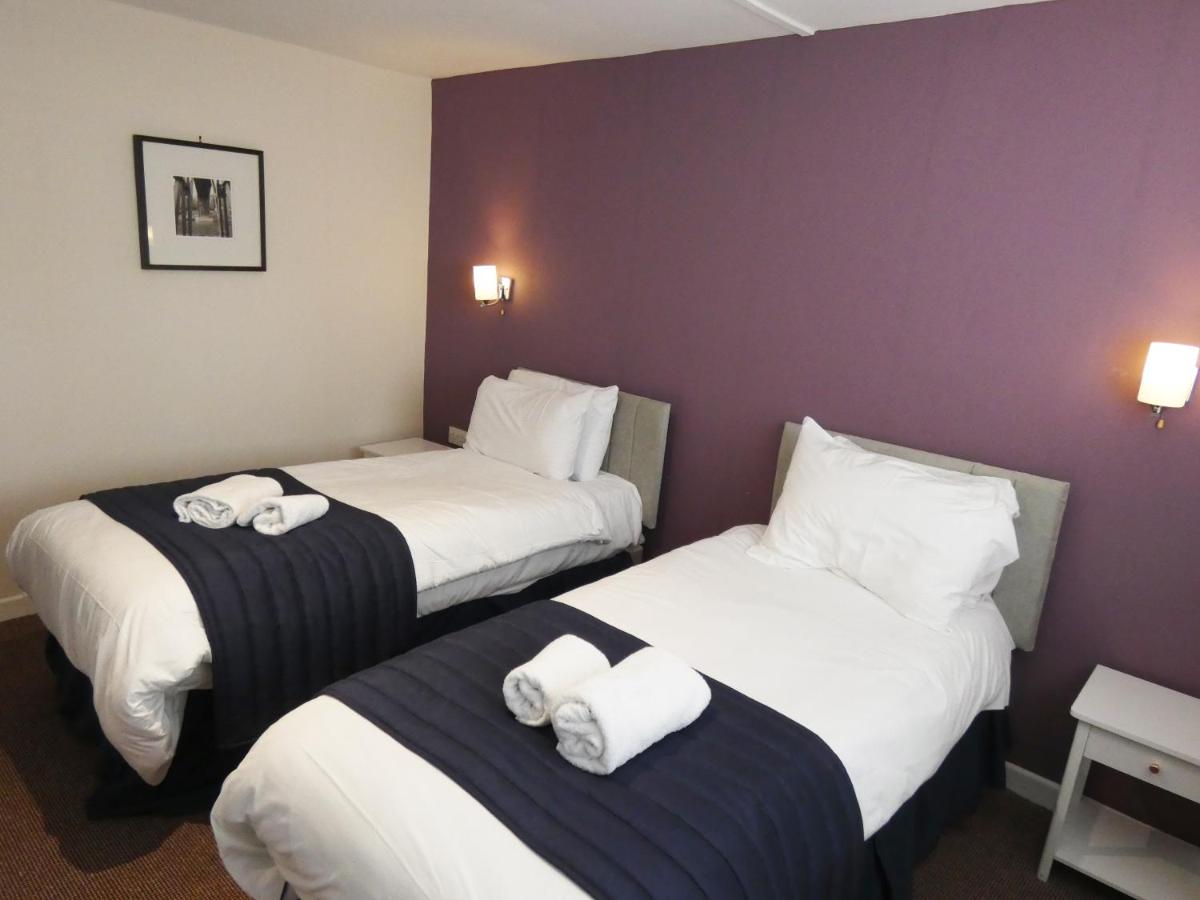 The Riverside Hotel - Housity