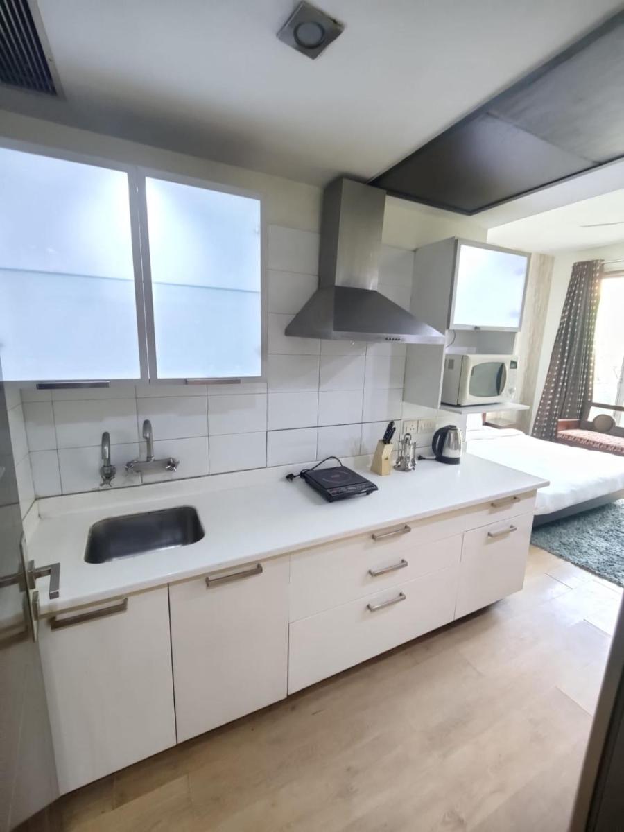 Luxurious Studio Apartment Near Huda Metro Station - Housity