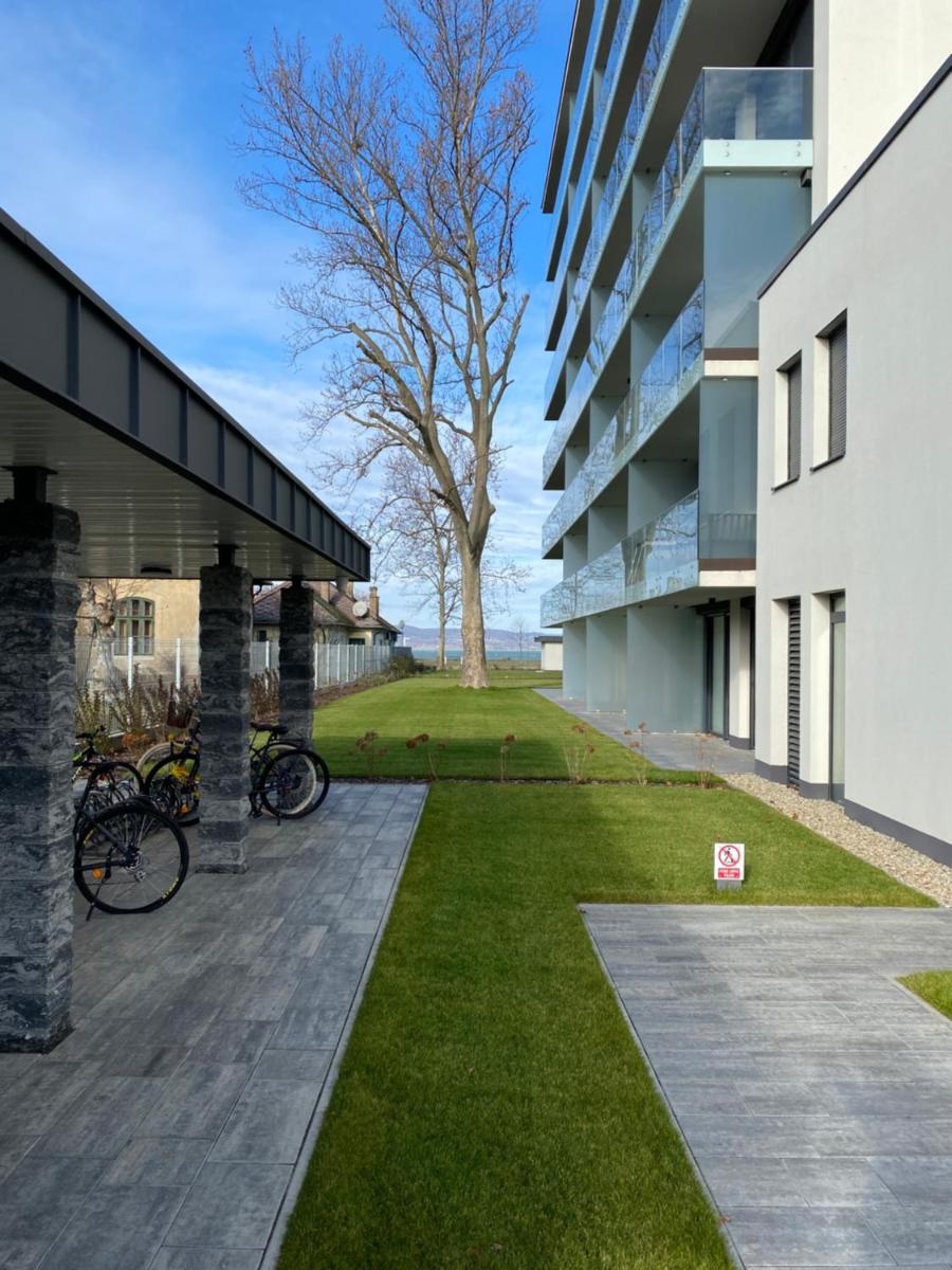 Bonnie-Premium Lelle Waterfront Private Apartment - Housity