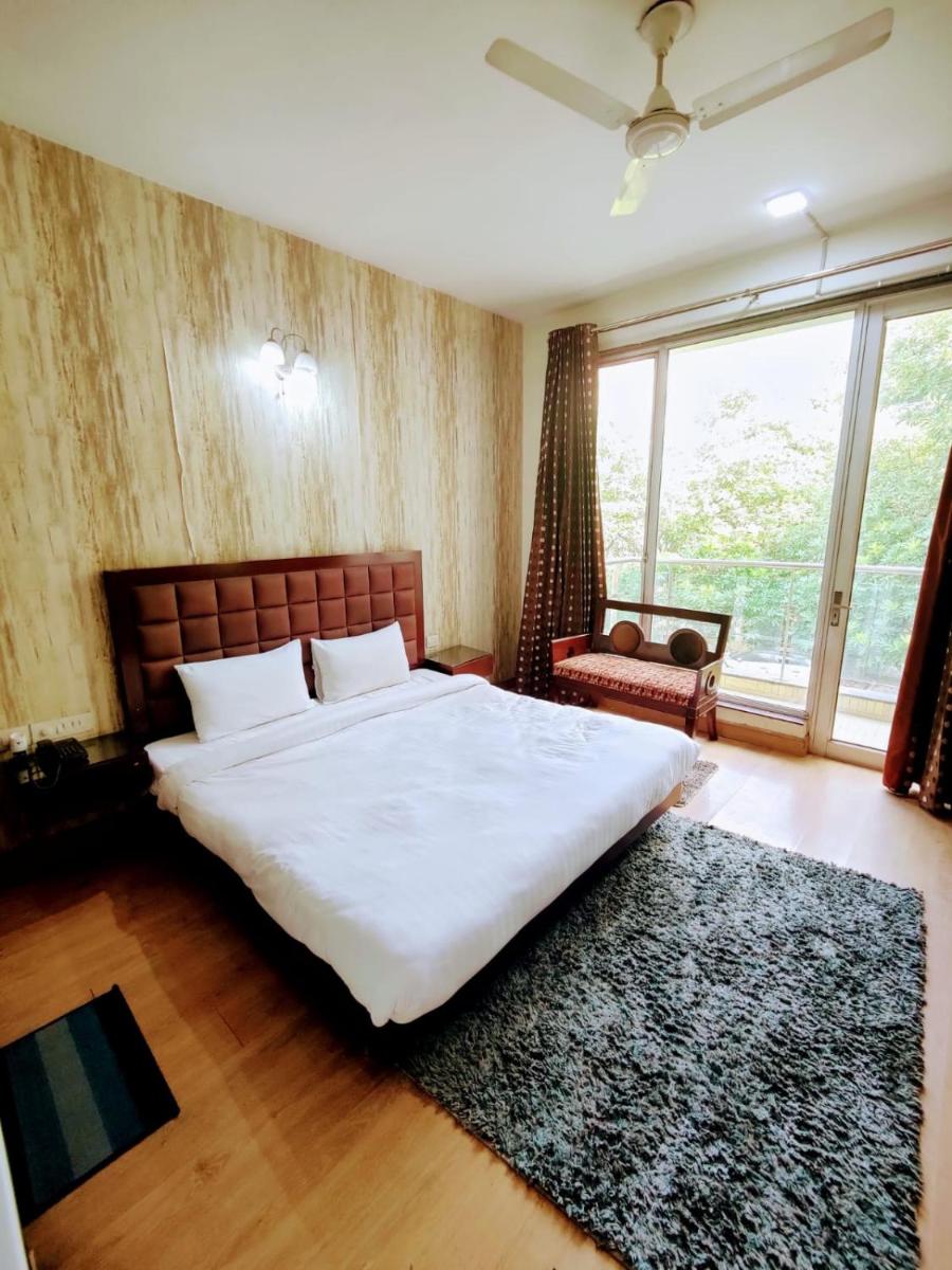 Suitetrails - Luxury Tranquil Apartment Near Huda City Metro