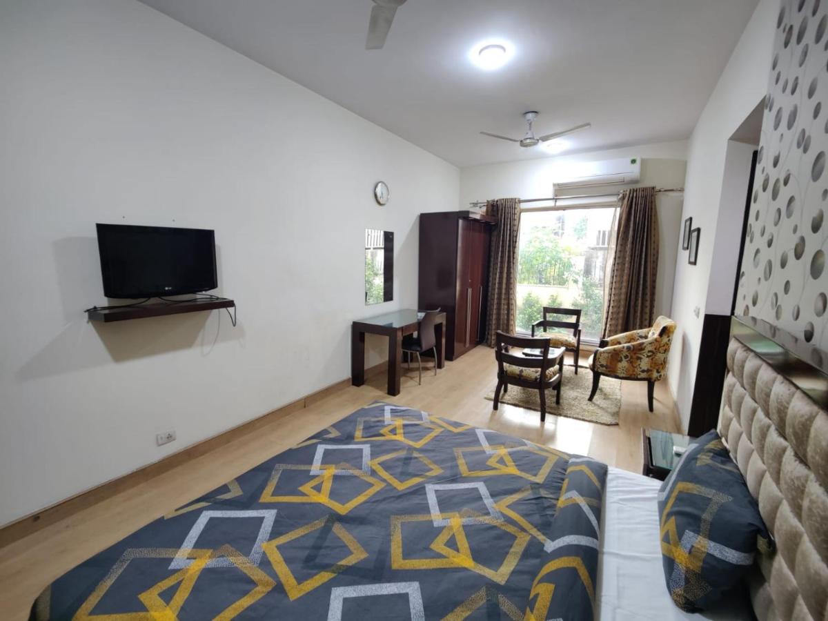 Suitetrails - Luxury Tranquil Apartment Near Huda City Metro