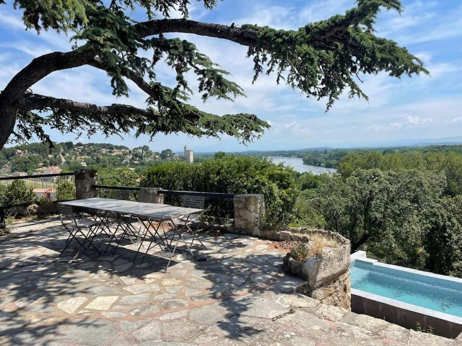 Villa Belair à Proximité d'Avignon 6 couchages-Petite piscine à débordement avec vue Panoramique - Housity