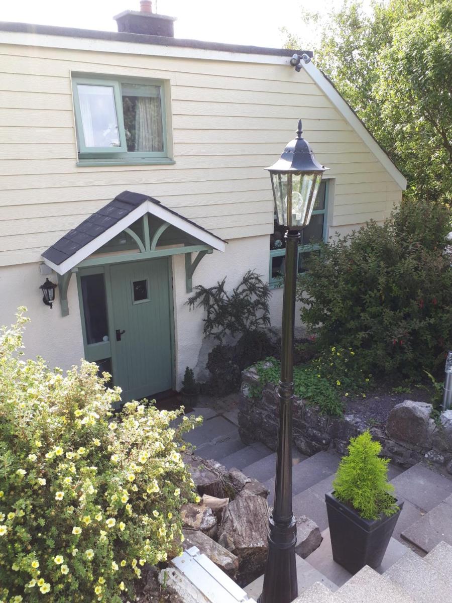 Broadhaven Cottage, Freshwater East, Pembs - Housity