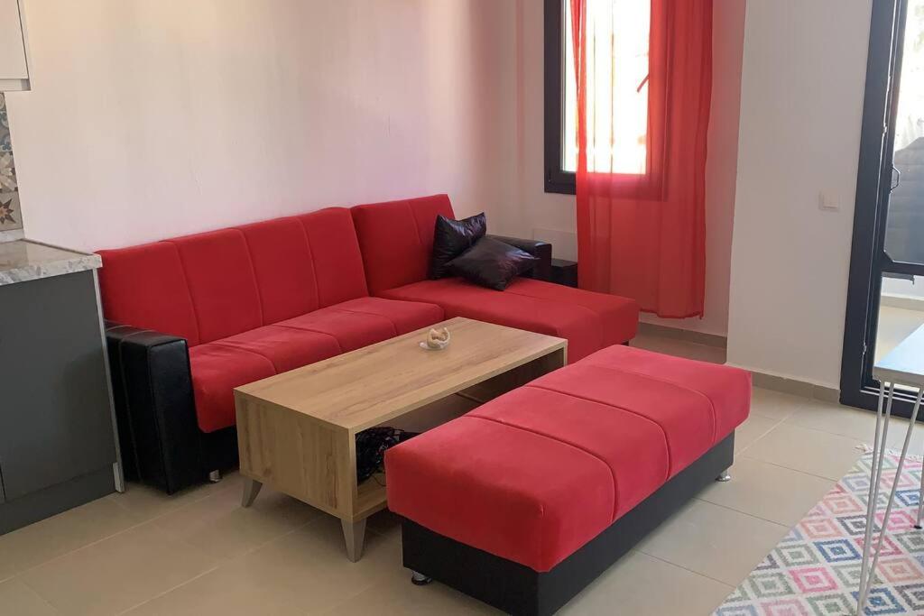 Suitetrails - Accommodation in an apartment with a garden and balcony